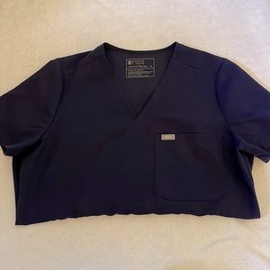 FIGS. Catarina One Pocket Scrub Top. Navy. Medium.